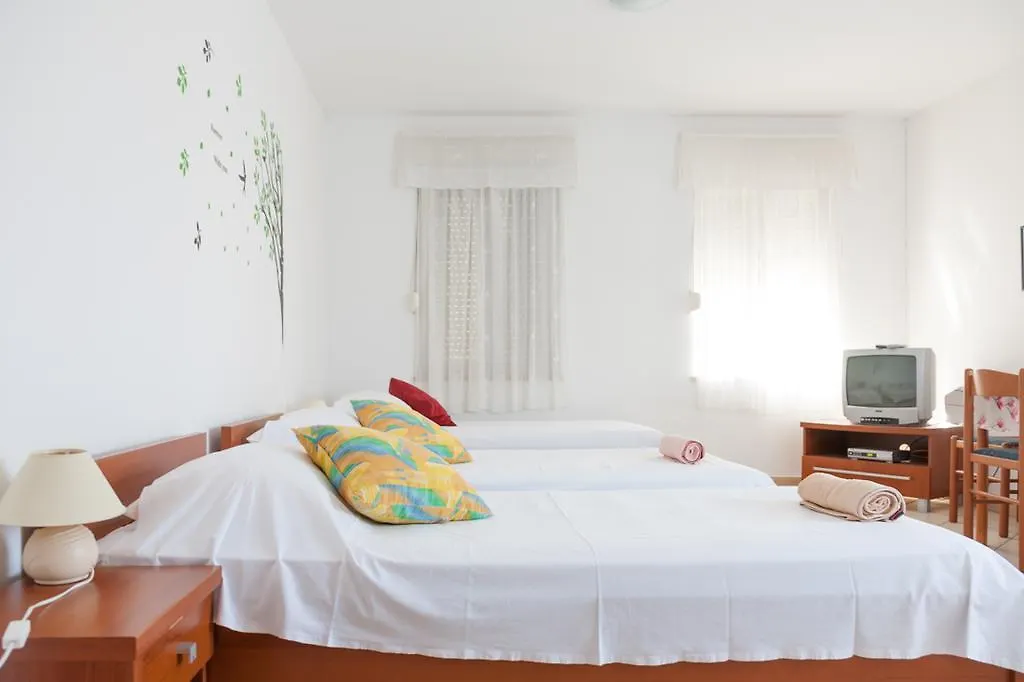 Apartments Villa Lilly Pula 0*,  Kroatien