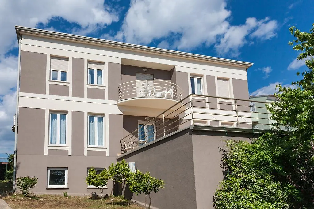 Apartments Villa Lilly Pula Kroatien